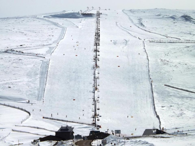 Aerial view of the slopes 